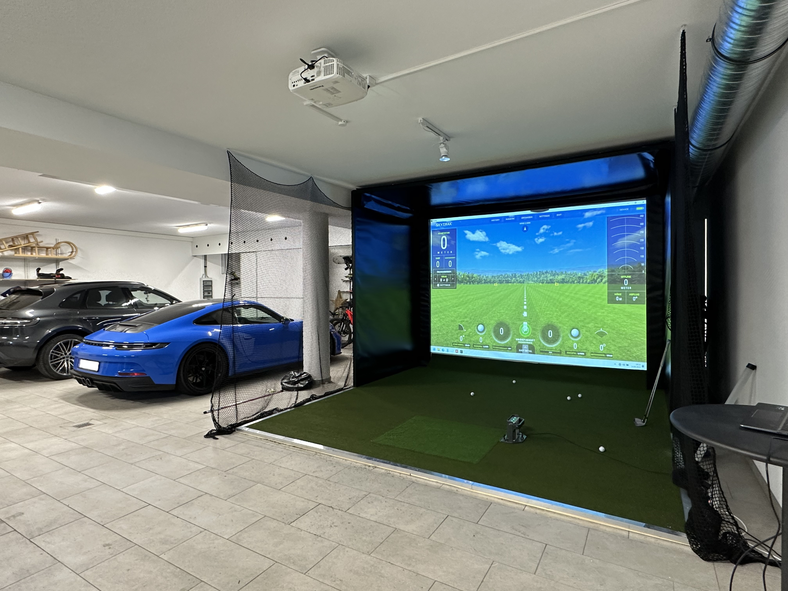 Golfsimulator in der Garage