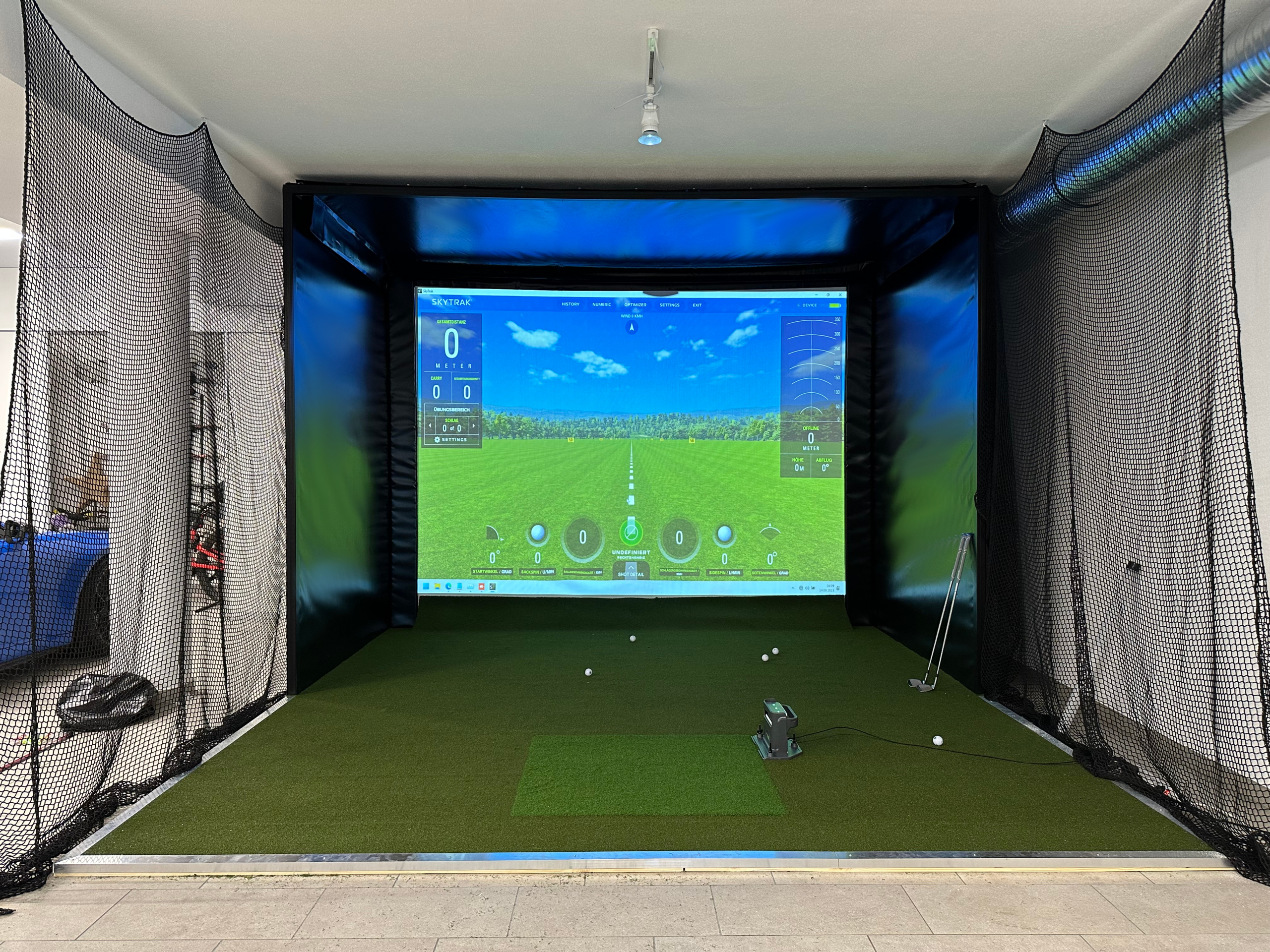 Golf Simulator in der Garage